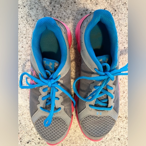 Girls Under Armour Shoes Size 5.5 - Picture 4 of 10